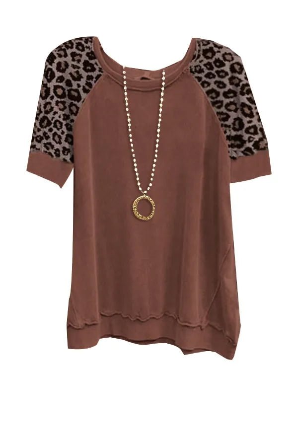 חולצת מנומרת בסגנון וינטג’ – נועזת, נשית ועל־זמנית