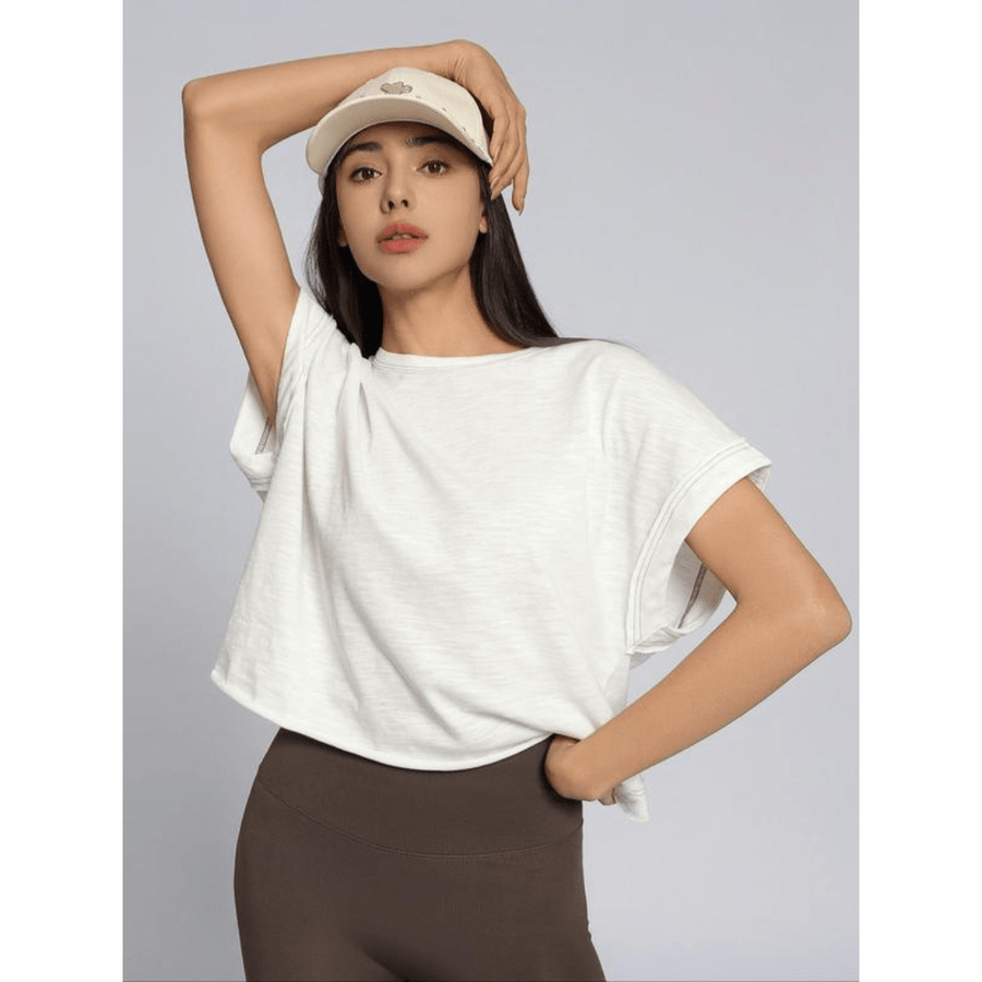חולצה עם חתך מעוצב – שילוב מושלם של נוחות וסטייל יומיומי